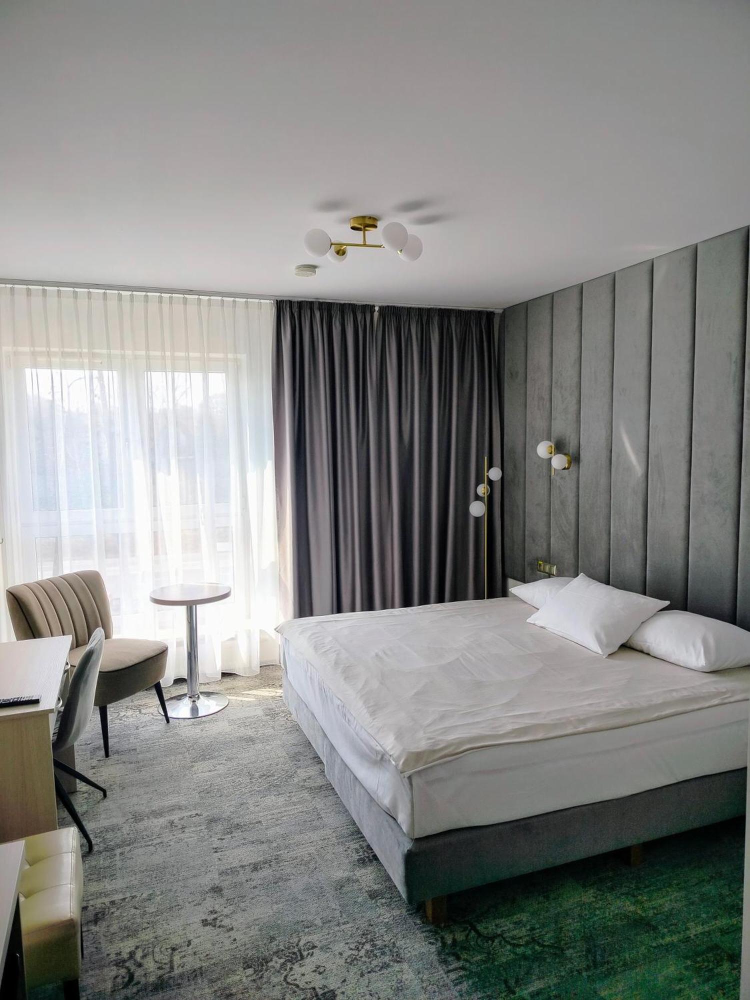 Hotel Sokolowska Airport Modlin Nowy Dwor Mazowiecki Bagian luar foto