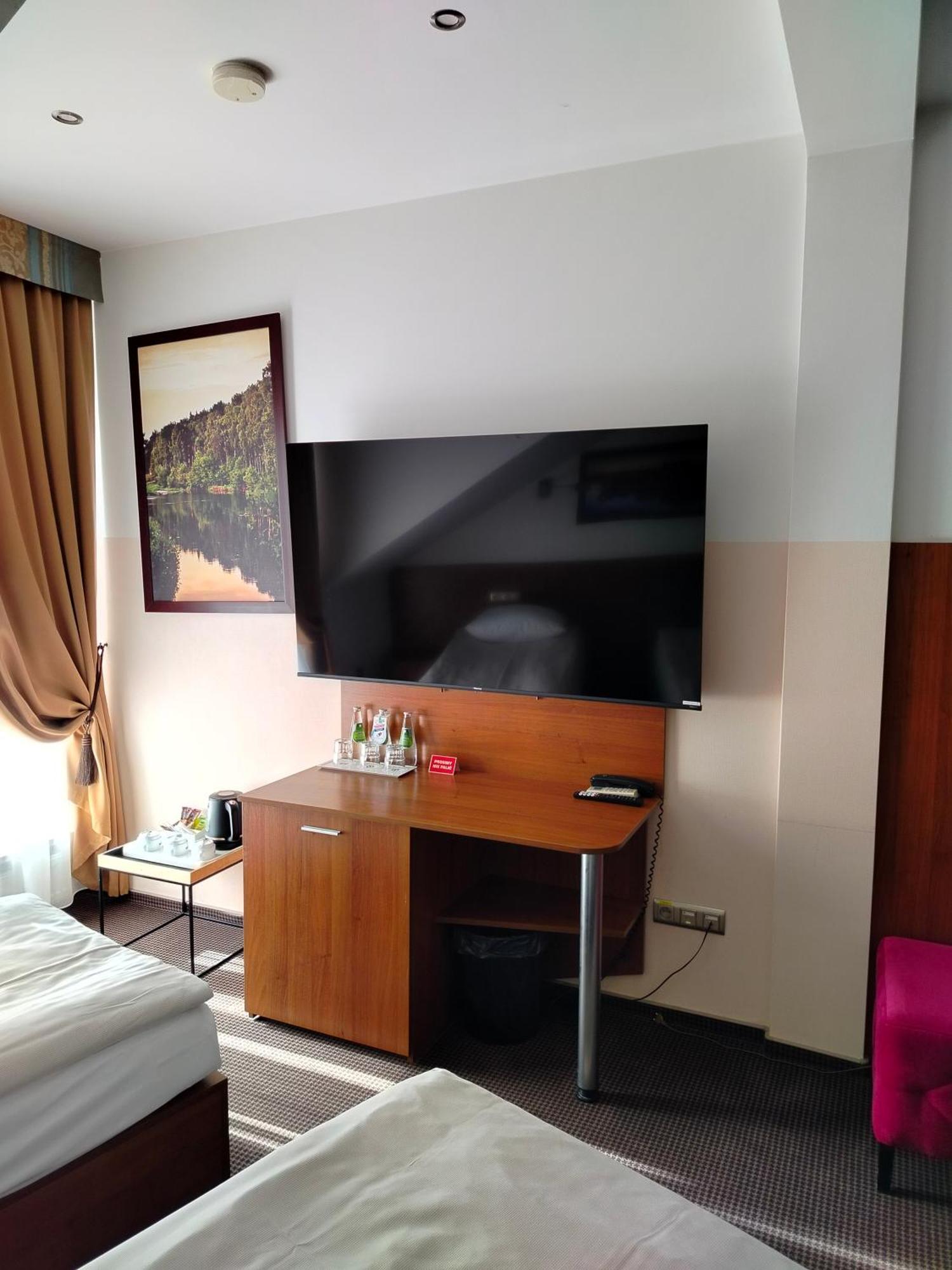 Hotel Sokolowska Airport Modlin Nowy Dwor Mazowiecki Bagian luar foto