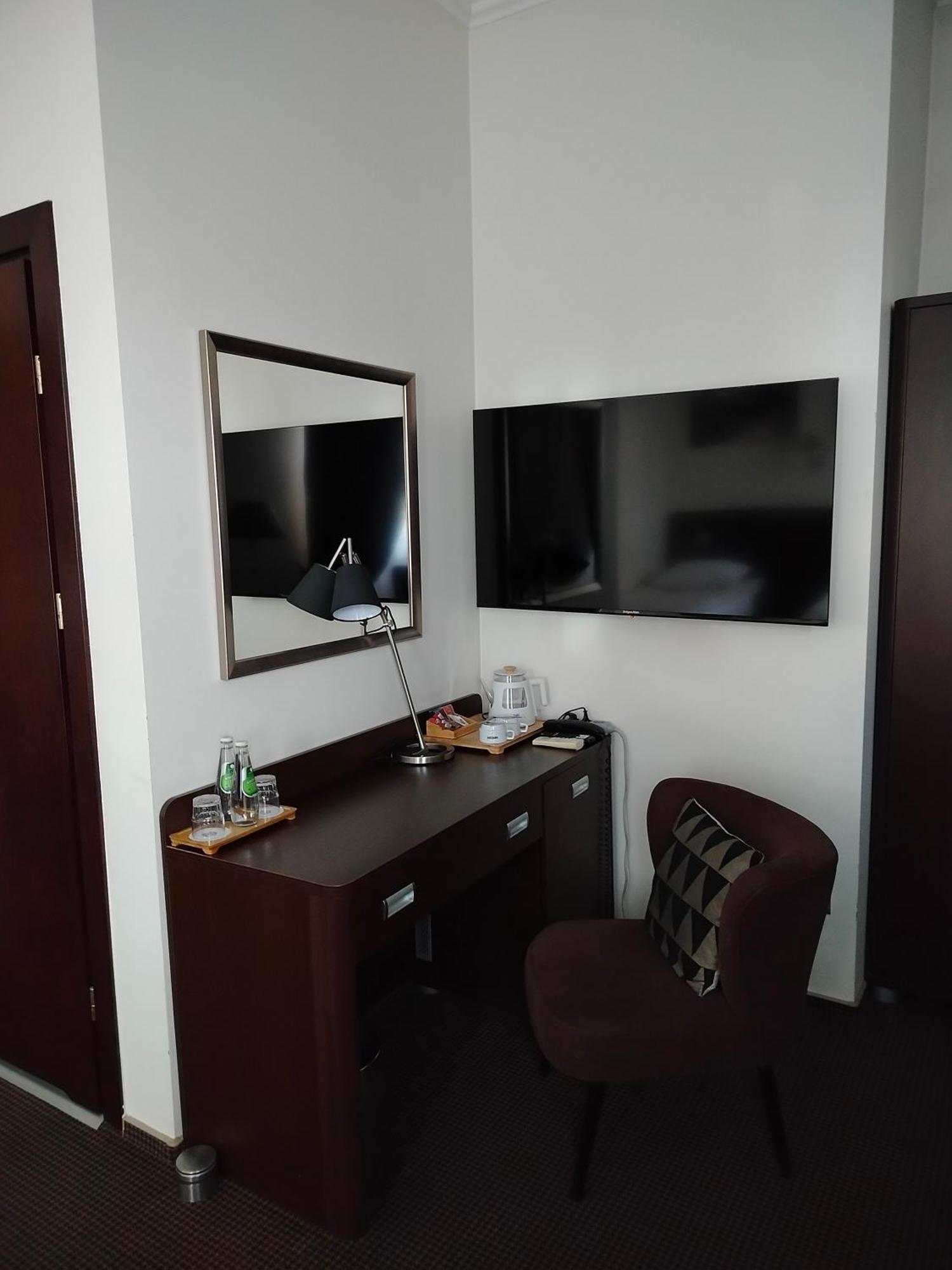 Hotel Sokolowska Airport Modlin Nowy Dwor Mazowiecki Bagian luar foto