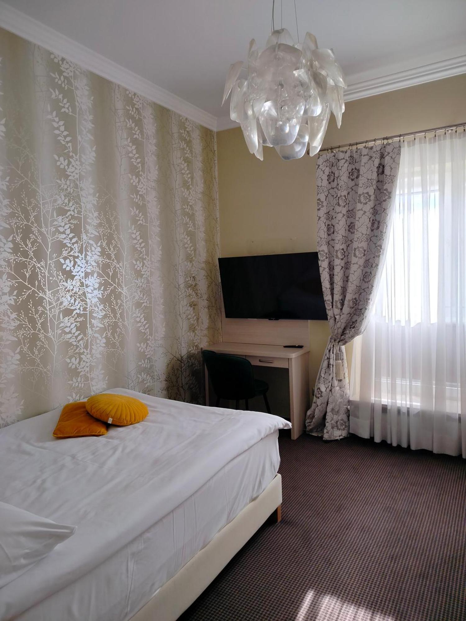 Hotel Sokolowska Airport Modlin Nowy Dwor Mazowiecki Ruang foto