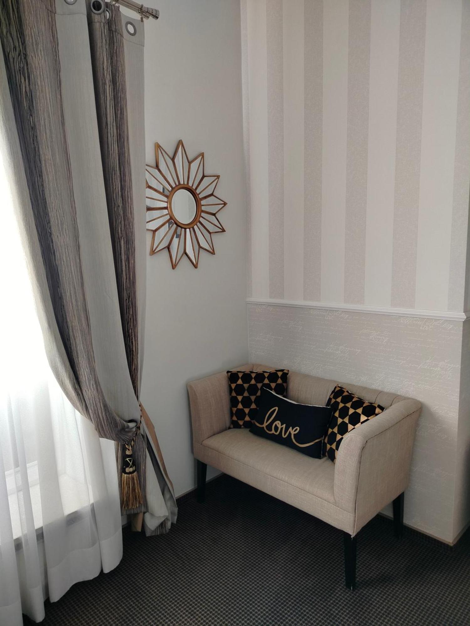 Hotel Sokolowska Airport Modlin Nowy Dwor Mazowiecki Ruang foto